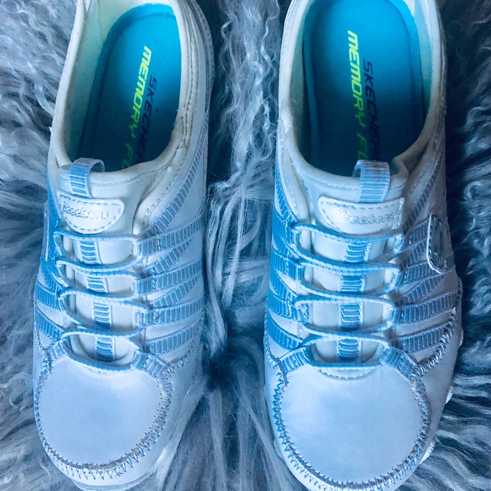 BRAND NEW Sketchers women’s sneakers size 5.5